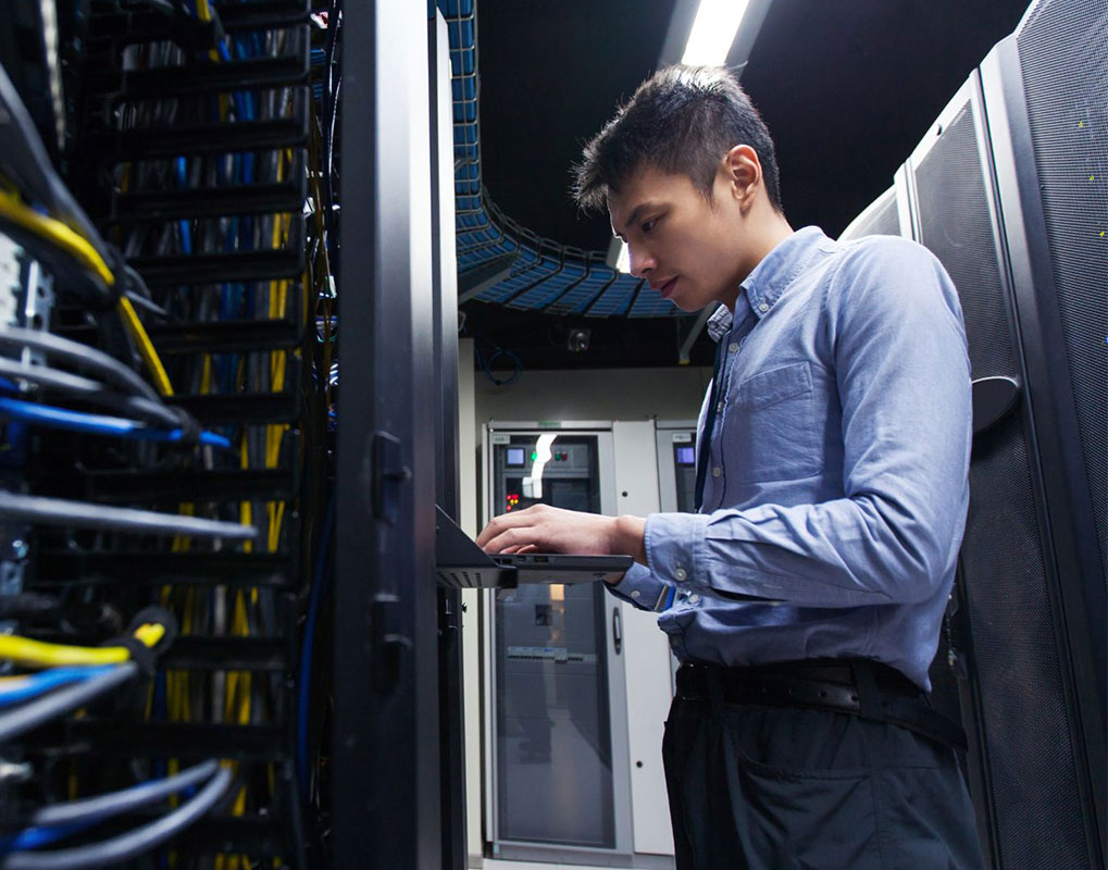 telcom-worker1 img-48